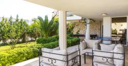 Luxury Villa with four well-appointed bedrooms and sea views