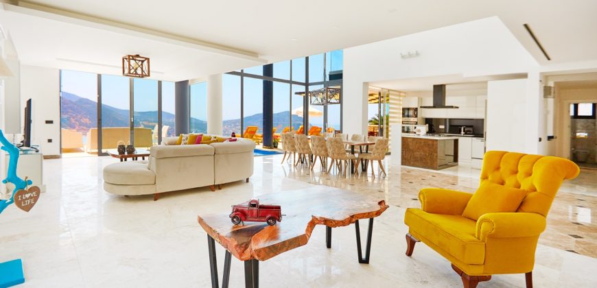 Very Modern Five En Suite Bedroom Detached Villa With Gallery Living Area. Main infinity pool With Jacuzzi Pool.Fully Furnished & Air Conditioned Throughout.