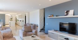 Luxury Villa with four well-appointed bedrooms and sea views