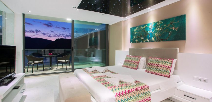 Incredibly stylish villa with private infinity pool and stunning views over Kalamar Bay For Sale