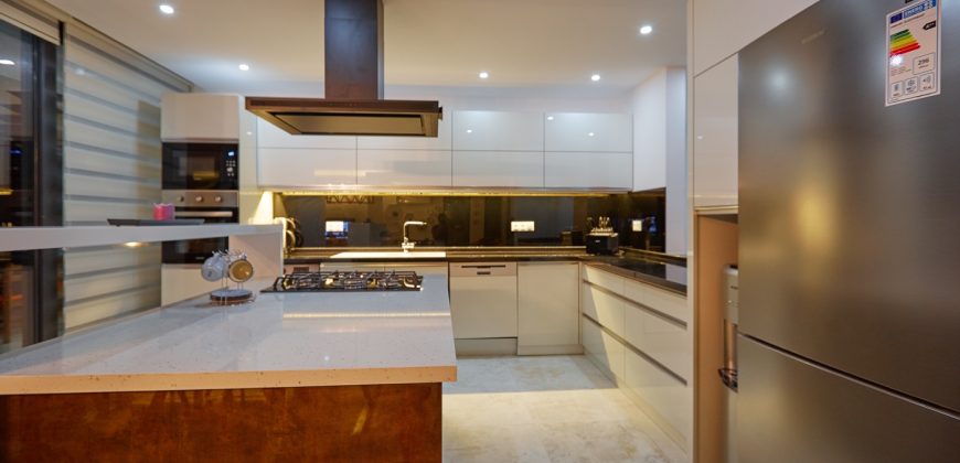 Very Modern Five En Suite Bedroom Detached Villa With Gallery Living Area. Main infinity pool With Jacuzzi Pool.Fully Furnished & Air Conditioned Throughout.