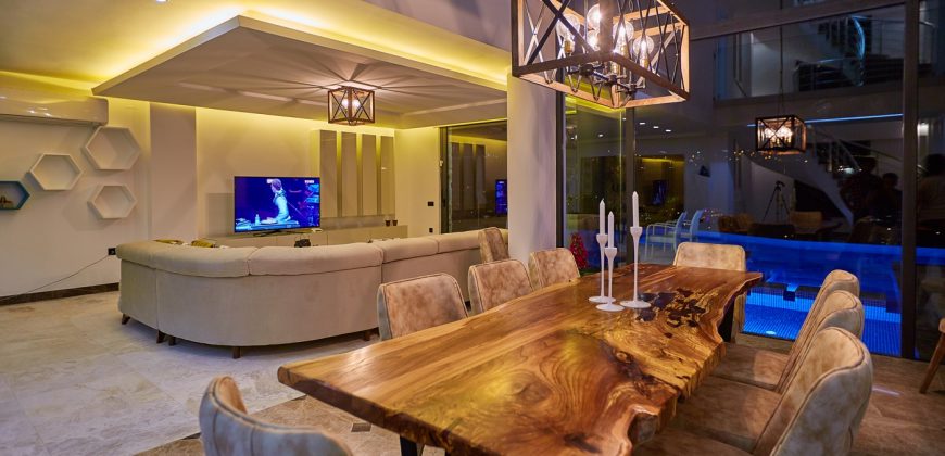 Very Modern Five En Suite Bedroom Detached Villa With Gallery Living Area. Main infinity pool With Jacuzzi Pool.Fully Furnished & Air Conditioned Throughout.