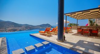 Very Modern Five En Suite Bedroom Detached Villa With Gallery Living Area. Main infinity pool With Jacuzzi Pool.Fully Furnished & Air Conditioned Throughout.