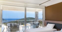 Luxury Villa with four well-appointed bedrooms and sea views