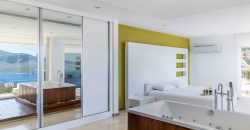 Luxury Villa with four well-appointed bedrooms and sea views