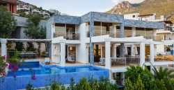 Luxury Villa with four well-appointed bedrooms and sea views