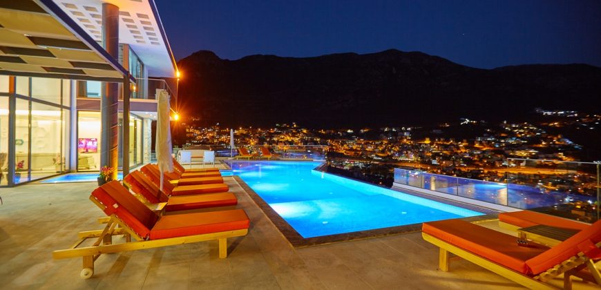 Very Modern Five En Suite Bedroom Detached Villa With Gallery Living Area. Main infinity pool With Jacuzzi Pool.Fully Furnished & Air Conditioned Throughout.