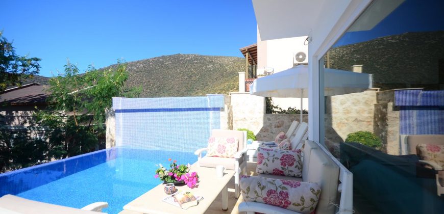 For Sale Luxury Four Bedroom Detached Modern Villa Located in Kalamar