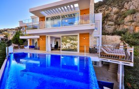 SOLD-Modern Six Bedroom Detached Villa With A Stunning Sea View