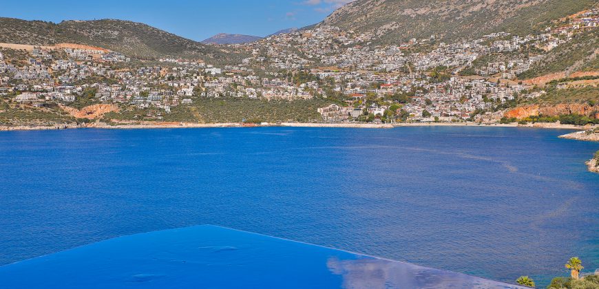 SOLD-Modern Six Bedroom Detached Villa With A Stunning Sea View