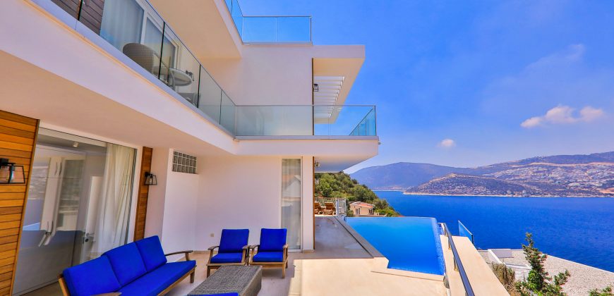 SOLD-Modern Six Bedroom Detached Villa With A Stunning Sea View