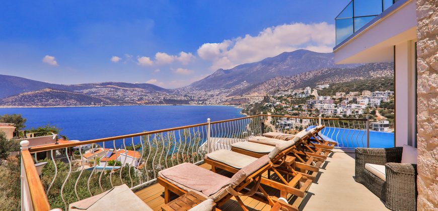 SOLD-Modern Six Bedroom Detached Villa With A Stunning Sea View