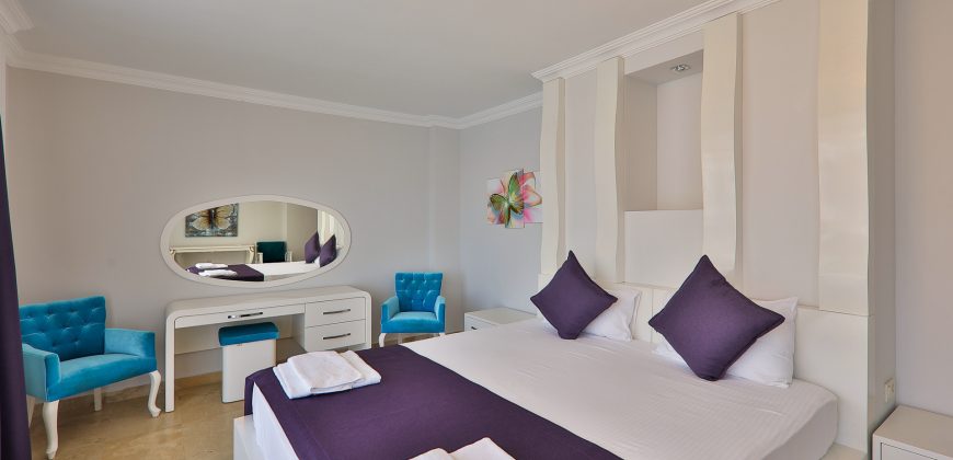 SOLD-Modern Six Bedroom Detached Villa With A Stunning Sea View