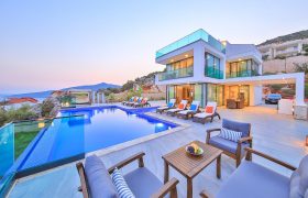 BEAUTIFULLY PRESENTED FIVE BEDROOM LUXURY VILLA WITH UNINTERRUPTED KALKAN SEA VIEWS