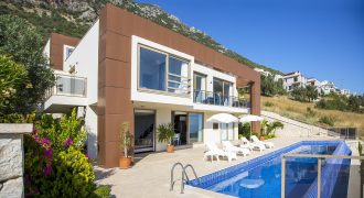 Deluxe Five Bedroom Duplex Villa With Large Infinity Pool-SOLD