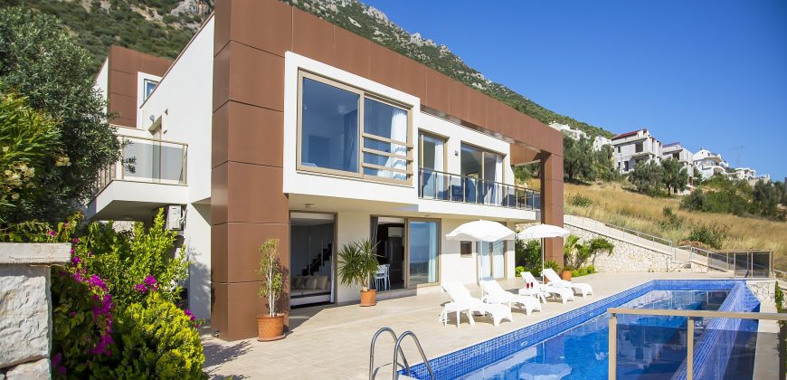 Deluxe Five Bedroom Duplex Villa With Large Infinity Pool-SOLD