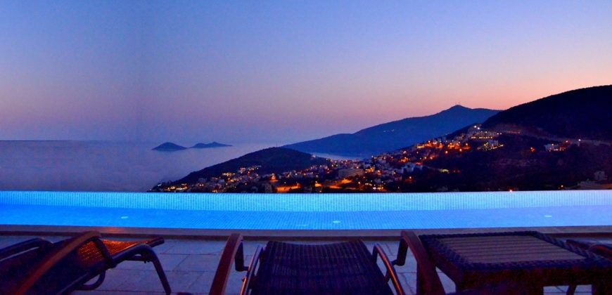 Deluxe Five Bedroom Duplex Villa With Large Infinity Pool-SOLD