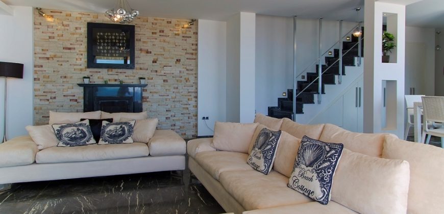 Deluxe Five Bedroom Duplex Villa With Large Infinity Pool-SOLD
