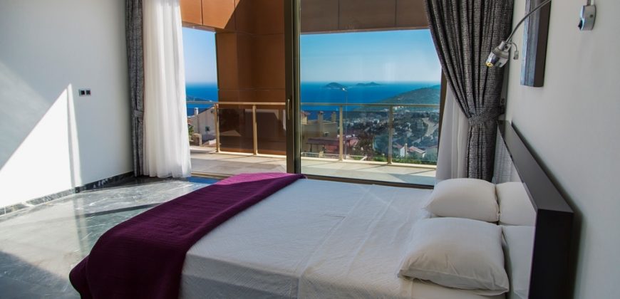 Deluxe Five Bedroom Duplex Villa With Large Infinity Pool-SOLD
