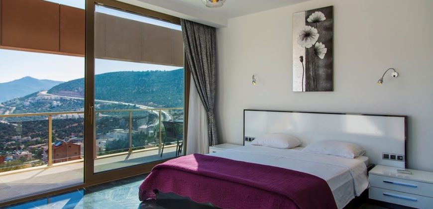 Deluxe Five Bedroom Duplex Villa With Large Infinity Pool-SOLD