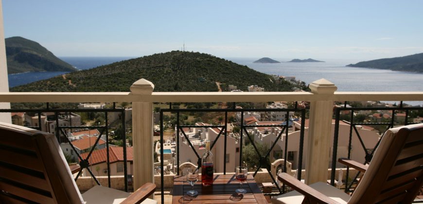 Three Bedroom Penthouse Apartment With Sea View
