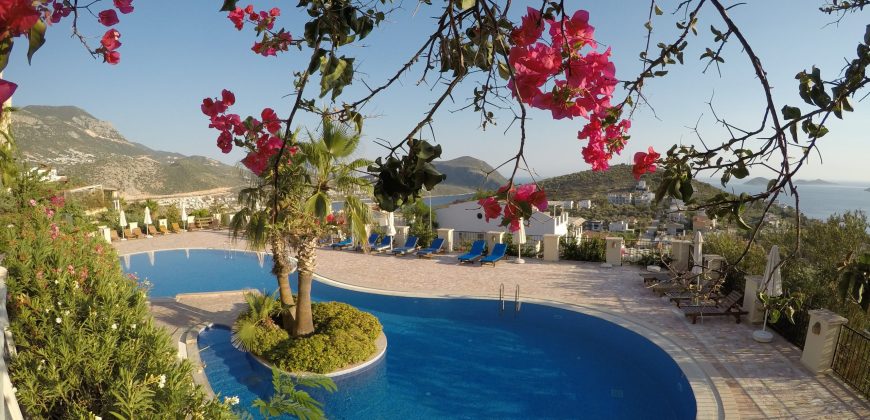 Three Bedroom Penthouse Apartment With Sea View