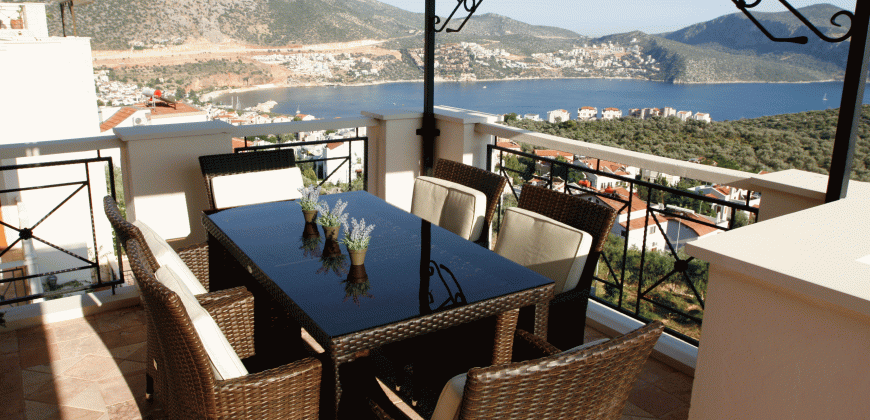 Three Bedroom Penthouse Apartment With Sea View