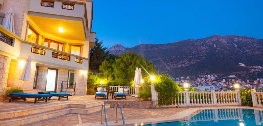 Beautiful 3 Bedroom Duplex Villa With Private Pool