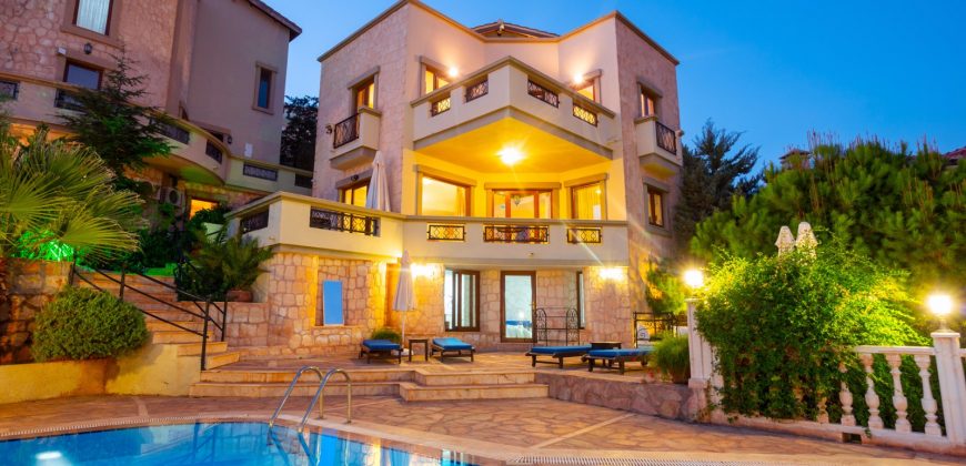 Beautiful 3 Bedroom Duplex Villa With Private Pool