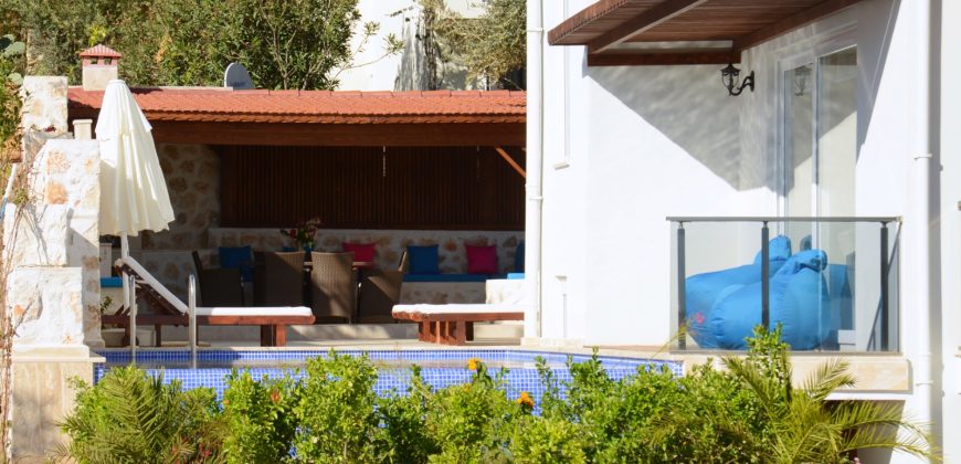 Stylish 5 Bedroom Luxury Villa with Private Pool For Sale