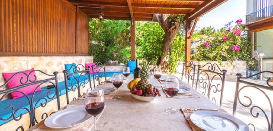 Stylish 5 Bedroom Luxury Villa with Private Pool For Sale