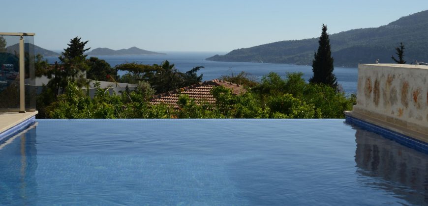 Stylish 5 Bedroom Luxury Villa with Private Pool For Sale