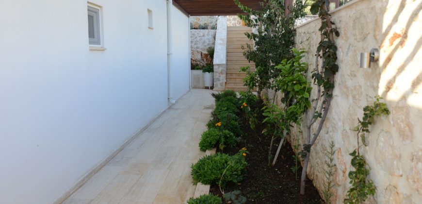 Stylish 5 Bedroom Luxury Villa with Private Pool For Sale