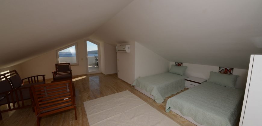 Stylish 5 Bedroom Luxury Villa with Private Pool For Sale