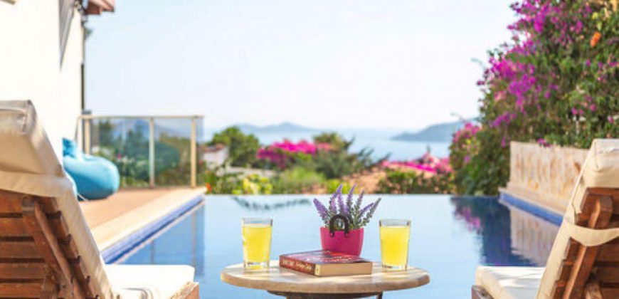 Stylish 5 Bedroom Luxury Villa with Private Pool For Sale